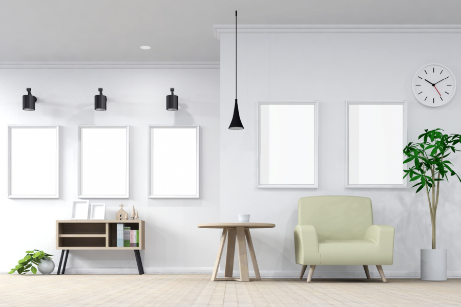 小さな窓が並ぶ明るいリビング